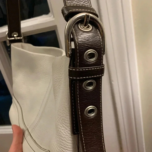 Coach Off White Pebbled Leather Shoulder Bag F10942 - Picture 4 of 15